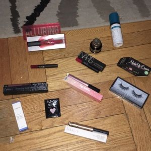 Makeup bundle retails 220$ eyelashes, eyeshadow